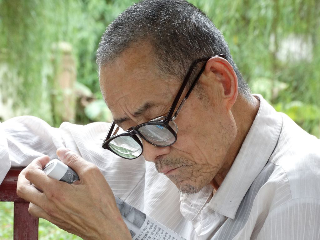 淘汰老花鏡，換戴多焦鏡，近視老花只需一副