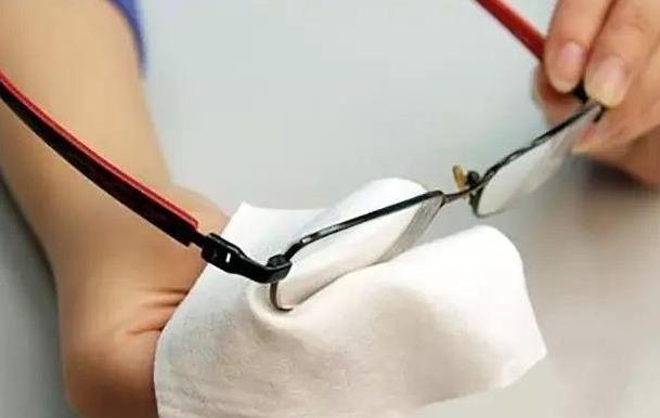 老花鏡防輻射眼鏡的作用、保養，你真的都懂嗎？