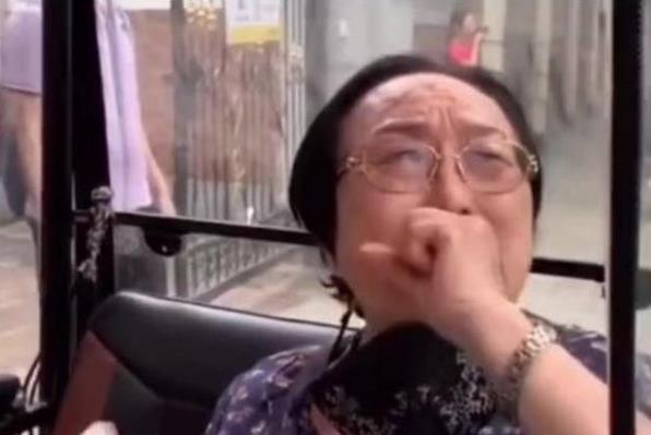 老花鏡不能隨意佩戴，按照年齡度數購買(mǎi)不準確