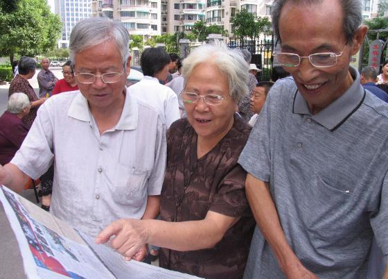 父母們買(mǎi)“地攤兒老花鏡”，能戴嗎！