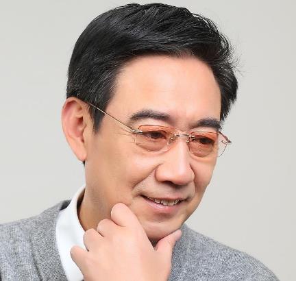 請問(wèn)漸進(jìn)老花鏡哪個(gè)品牌的最好? 請問(wèn)漸進(jìn)老花鏡哪個(gè)品牌的最好?